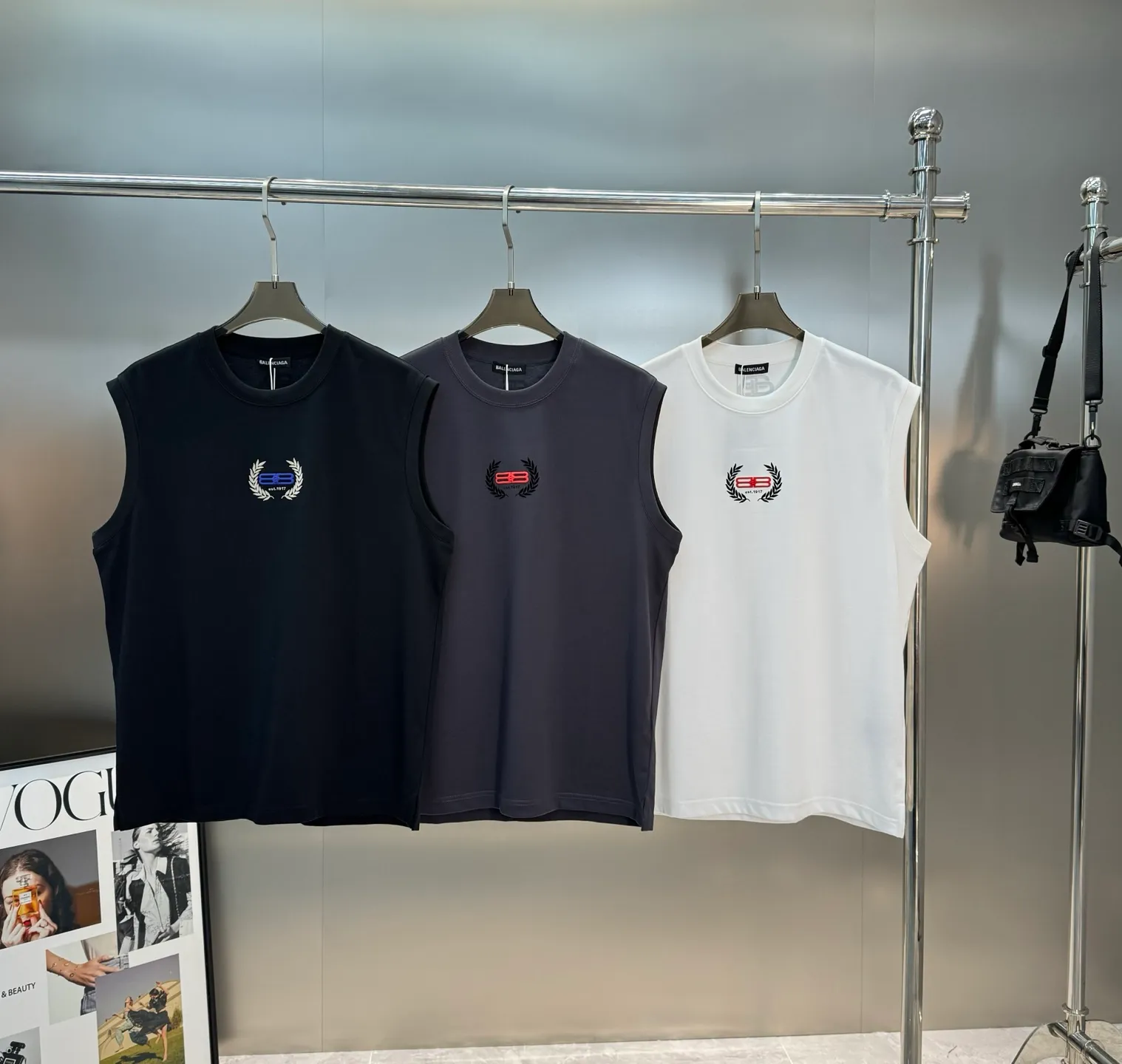 ⚜️Balenciag* New Arrival 🎽 ， . . . . ， 32 240g . Breathable！ ， . ！ ：Black.White.Gray.Sizes：S-3XL ❗️（175/145 L）
